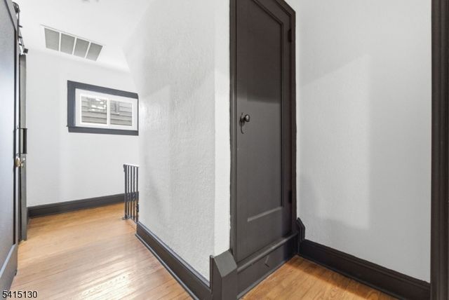 9 New Brier Ln, Clifton City, NJ 07012