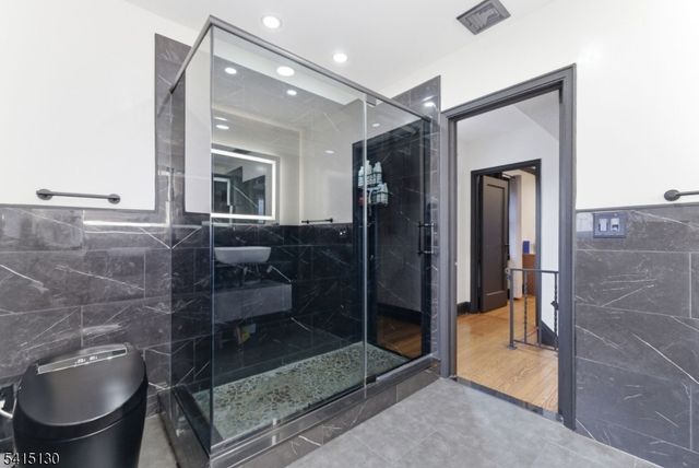 9 New Brier Ln, Clifton City, NJ 07012