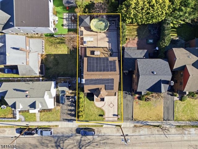 9 New Brier Ln, Clifton City, NJ 07012