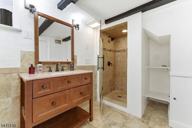 9 New Brier Ln, Clifton City, NJ 07012