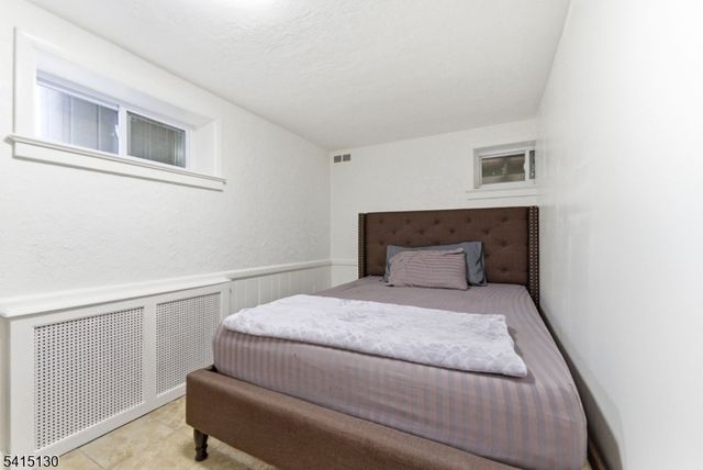 9 New Brier Ln, Clifton City, NJ 07012