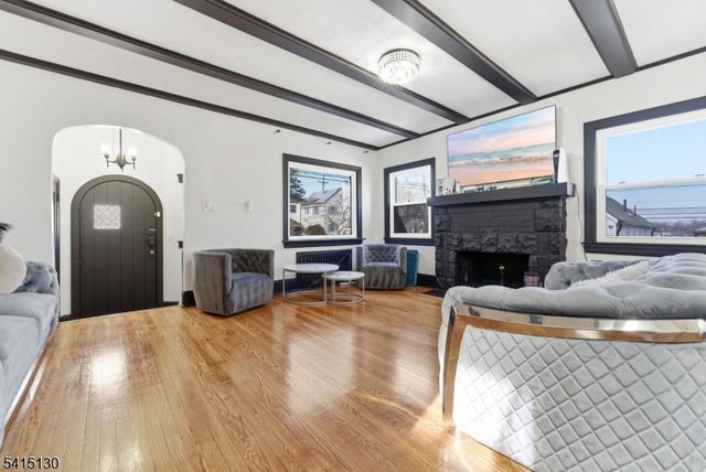 9 New Brier Ln, Clifton City, NJ 07012