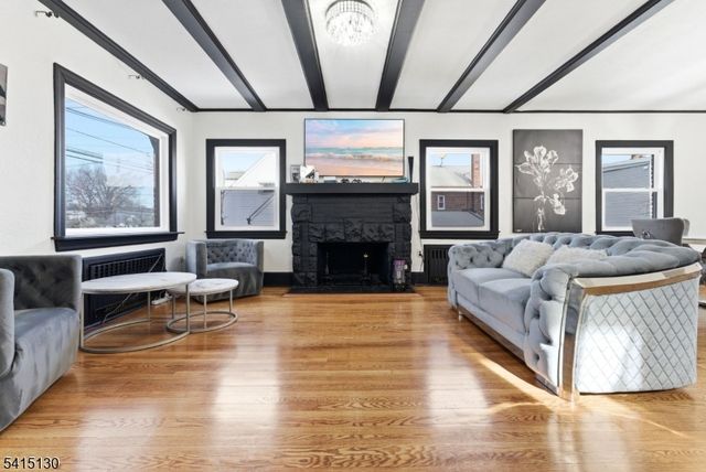 9 New Brier Ln, Clifton City, NJ 07012