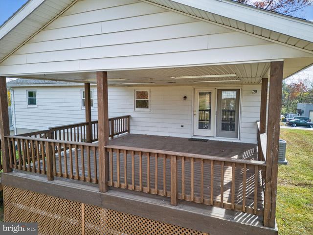 201 JACKSON RD, Gilbertsville, PA 19525