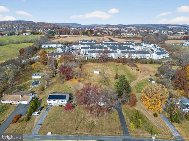 201 JACKSON RD, Gilbertsville, PA 19525