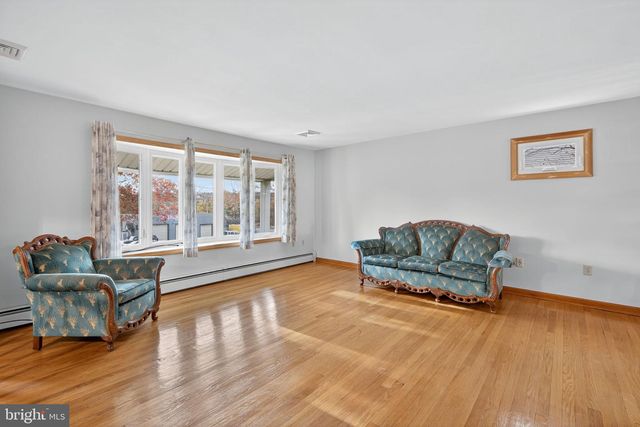 201 JACKSON RD, Gilbertsville, PA 19525