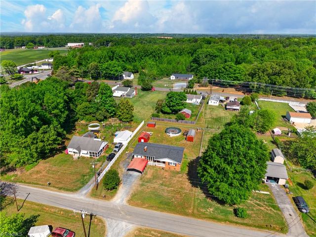 4239 Brown Loop, Randleman, NC 27317