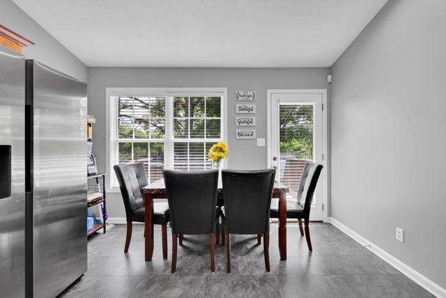 329 Pine Hill Dr, Hopkinsville, KY 42240