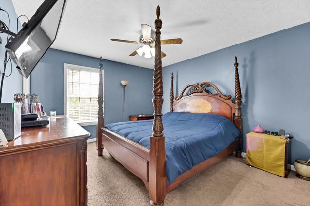 329 Pine Hill Dr, Hopkinsville, KY 42240