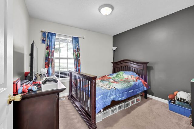 329 Pine Hill Dr, Hopkinsville, KY 42240