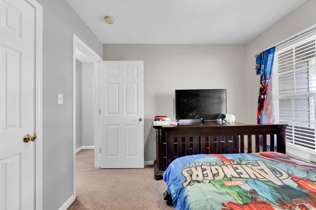 329 Pine Hill Dr, Hopkinsville, KY 42240