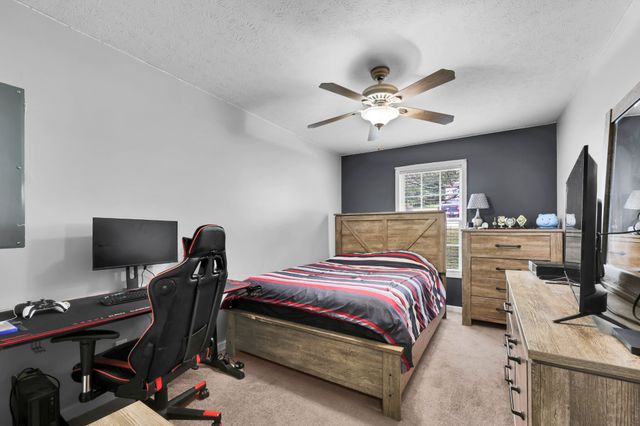 329 Pine Hill Dr, Hopkinsville, KY 42240