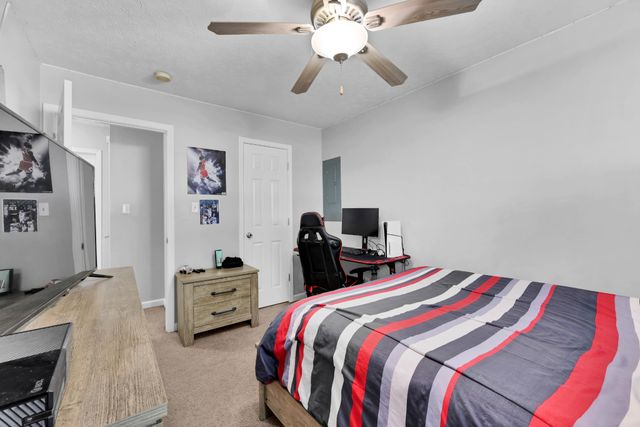 329 Pine Hill Dr, Hopkinsville, KY 42240