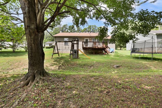 329 Pine Hill Dr, Hopkinsville, KY 42240