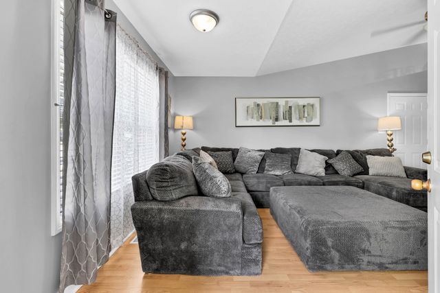 329 Pine Hill Dr, Hopkinsville, KY 42240