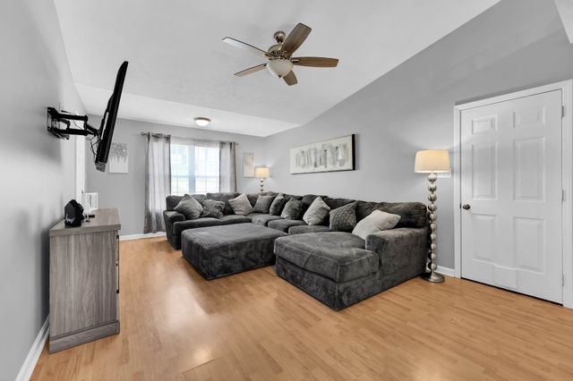 329 Pine Hill Dr, Hopkinsville, KY 42240