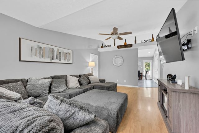 329 Pine Hill Dr, Hopkinsville, KY 42240