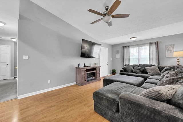 329 Pine Hill Dr, Hopkinsville, KY 42240