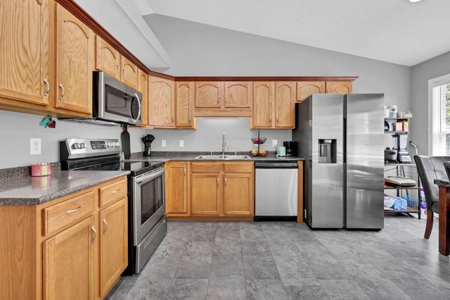 329 Pine Hill Dr, Hopkinsville, KY 42240