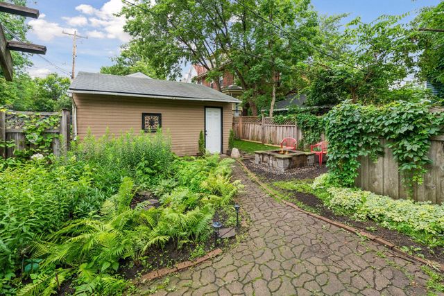 72 Saint Albans Street N, Saint Paul, MN 55104