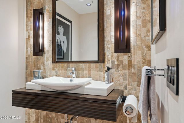 8364 E LAS ESTANCIAS Street, Scottsdale, AZ 85250