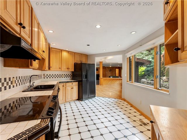 328 McKinley Avenue, Charleston, WV 25314