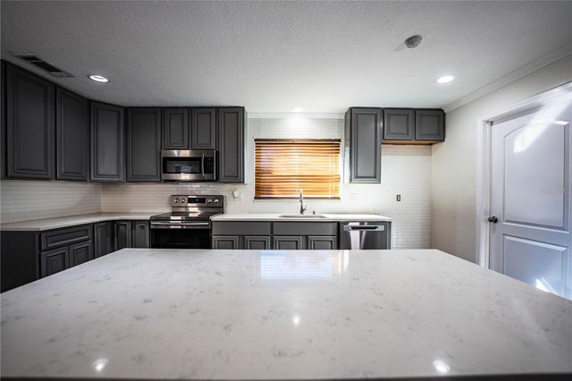 1316 FAIRFAX N, Lakeland, FL 33813