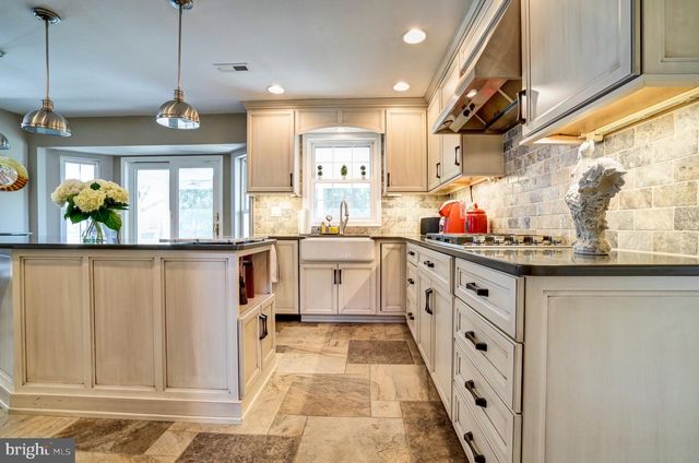 492 SHAKESPEARE DR, Collegeville, PA 19426