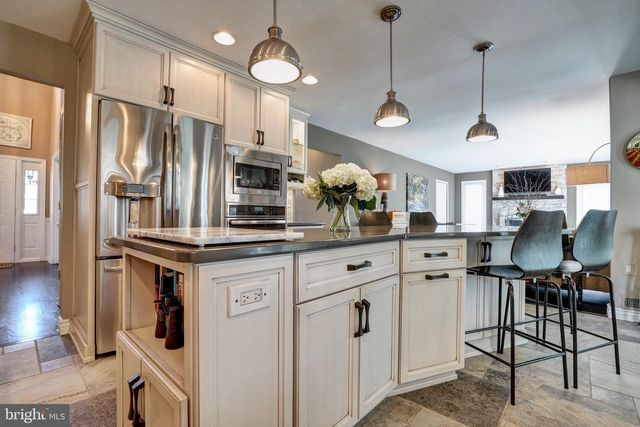 492 SHAKESPEARE DR, Collegeville, PA 19426