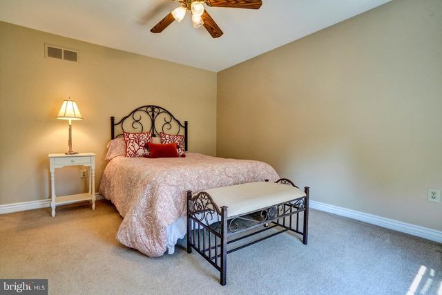 492 SHAKESPEARE DR, Collegeville, PA 19426