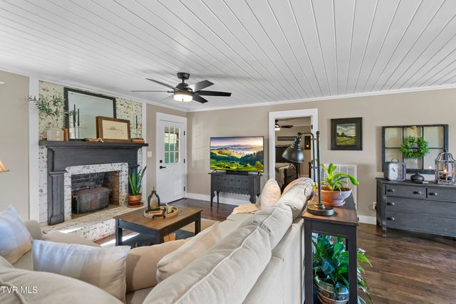 9915 Warrensburg Road, Mosheim, TN 37818