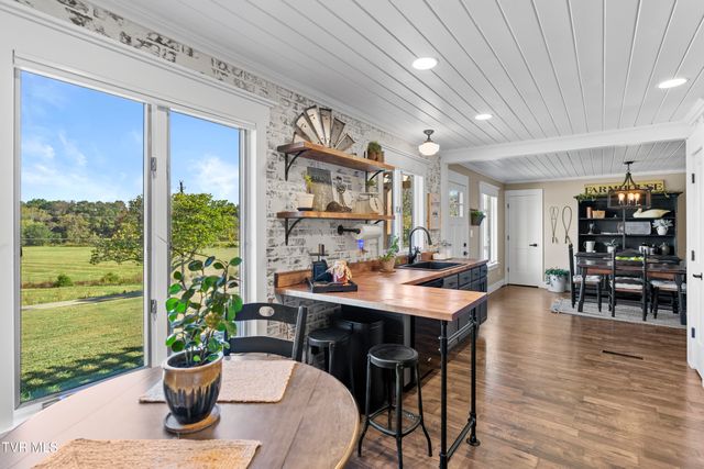 9915 Warrensburg Road, Mosheim, TN 37818