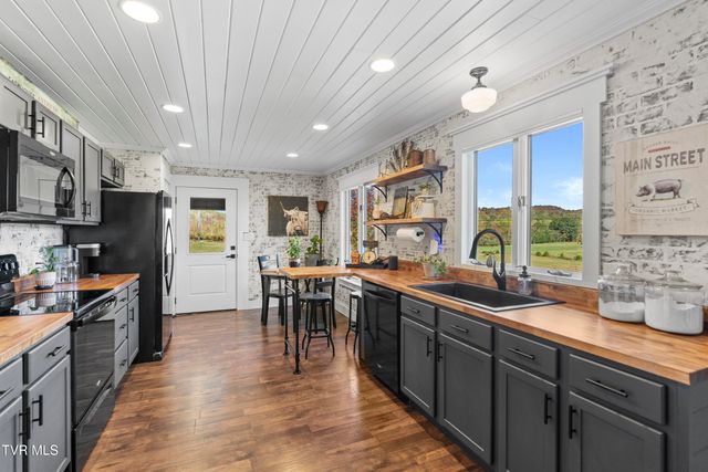 9915 Warrensburg Road, Mosheim, TN 37818