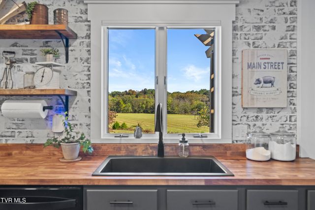 9915 Warrensburg Road, Mosheim, TN 37818