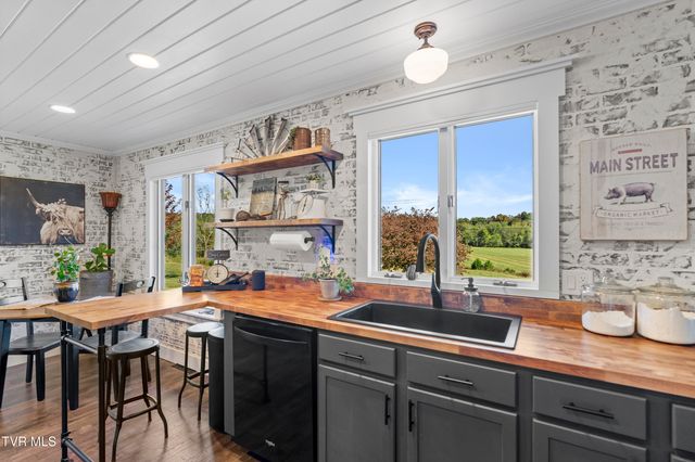 9915 Warrensburg Road, Mosheim, TN 37818