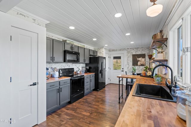 9915 Warrensburg Road, Mosheim, TN 37818