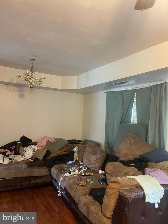 Image 6 of property listing at Address unavailable.