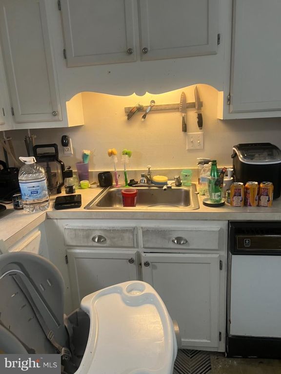 Image 7 of property listing at Address unavailable.