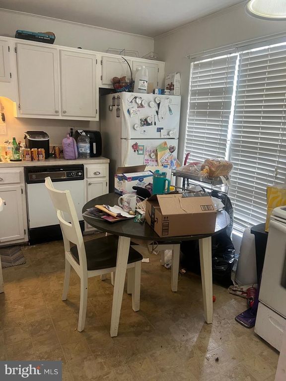 Image 9 of property listing at Address unavailable.