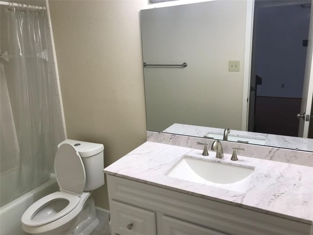 12633 Memorial Drive 106, Houston, TX 77024