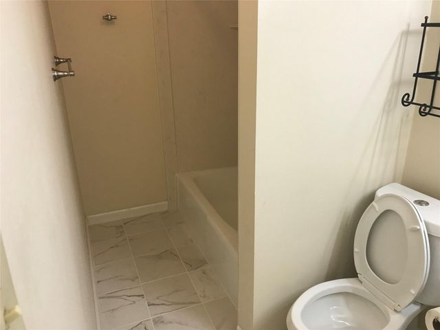 12633 Memorial Drive 106, Houston, TX 77024