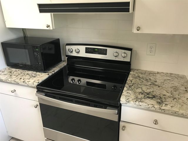 12633 Memorial Drive 106, Houston, TX 77024