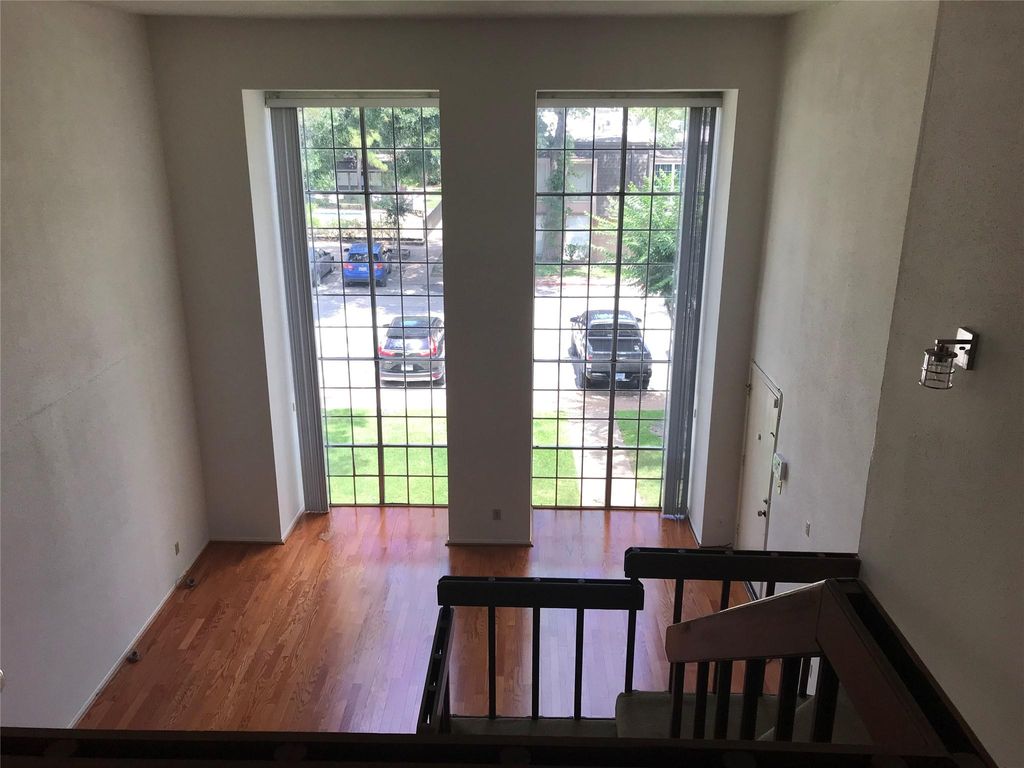 12633 Memorial Drive 106, Houston, TX 77024