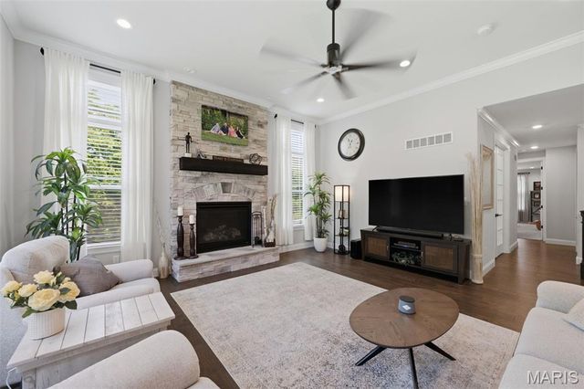 312 Deep Ravine Court, St Charles, MO 63301