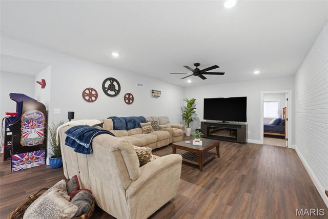 312 Deep Ravine Court, St Charles, MO 63301