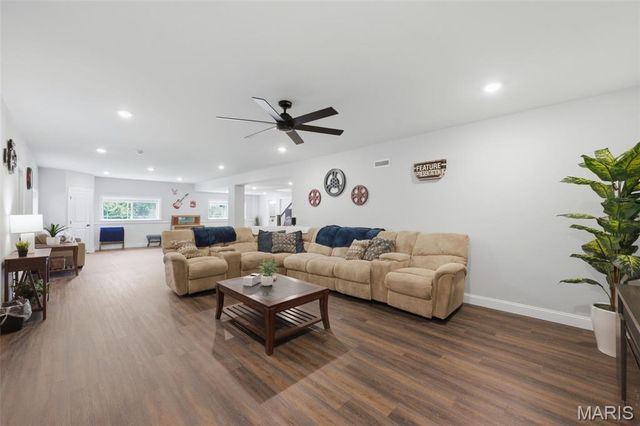 312 Deep Ravine Court, St Charles, MO 63301