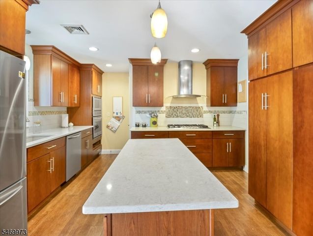63 Sun Valley Way, Morris Plains Boro, NJ 07950
