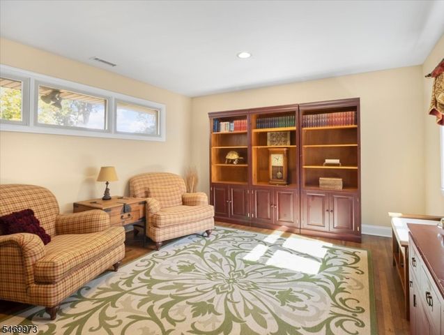 63 Sun Valley Way, Morris Plains Boro, NJ 07950