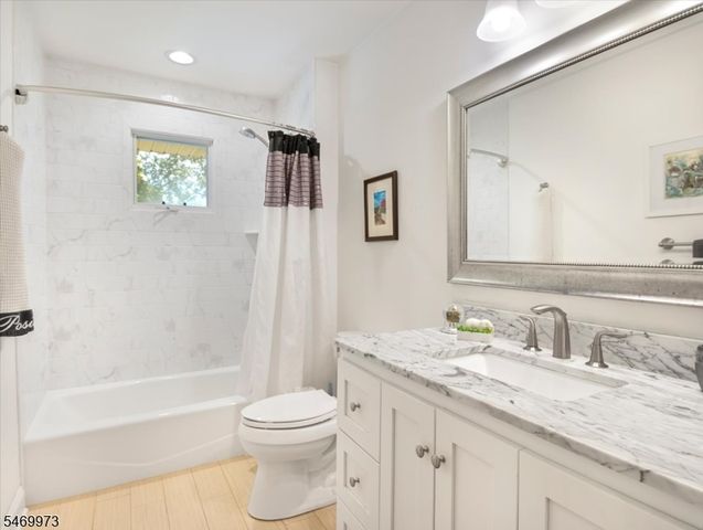 63 Sun Valley Way, Morris Plains Boro, NJ 07950