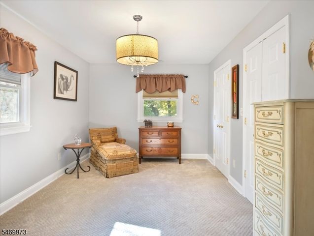 63 Sun Valley Way, Morris Plains Boro, NJ 07950